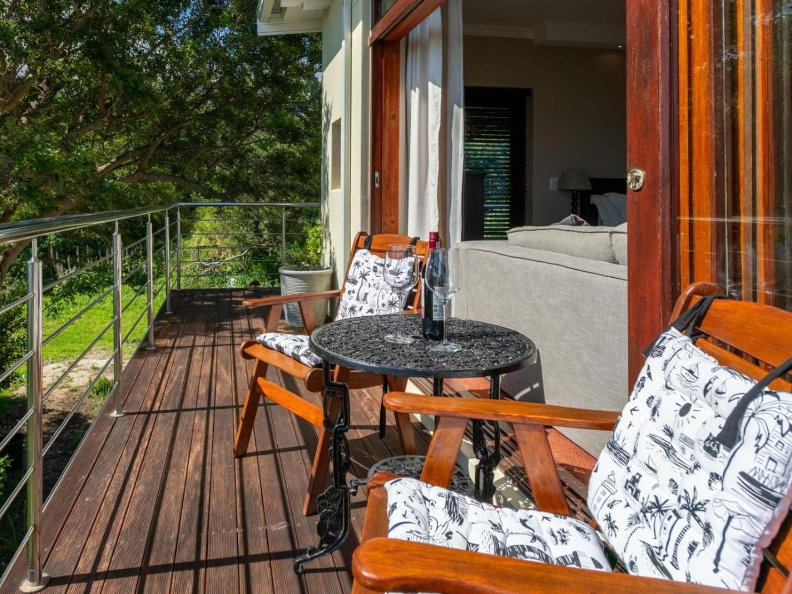 Guest House The Lazy Lion Книсна Стая снимка